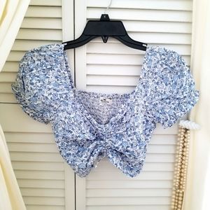 Hollister - Cinch blue micro Floral Puffy Puff Sleeve Crop Top